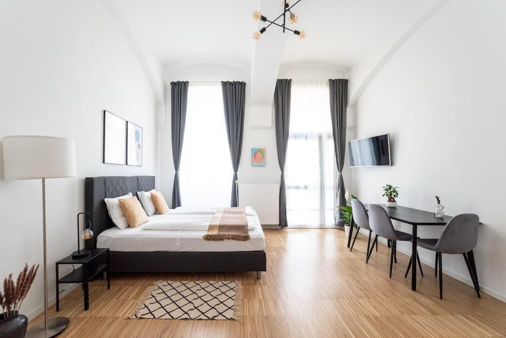 Neat Steps To Center By Hm Appartement Wenen