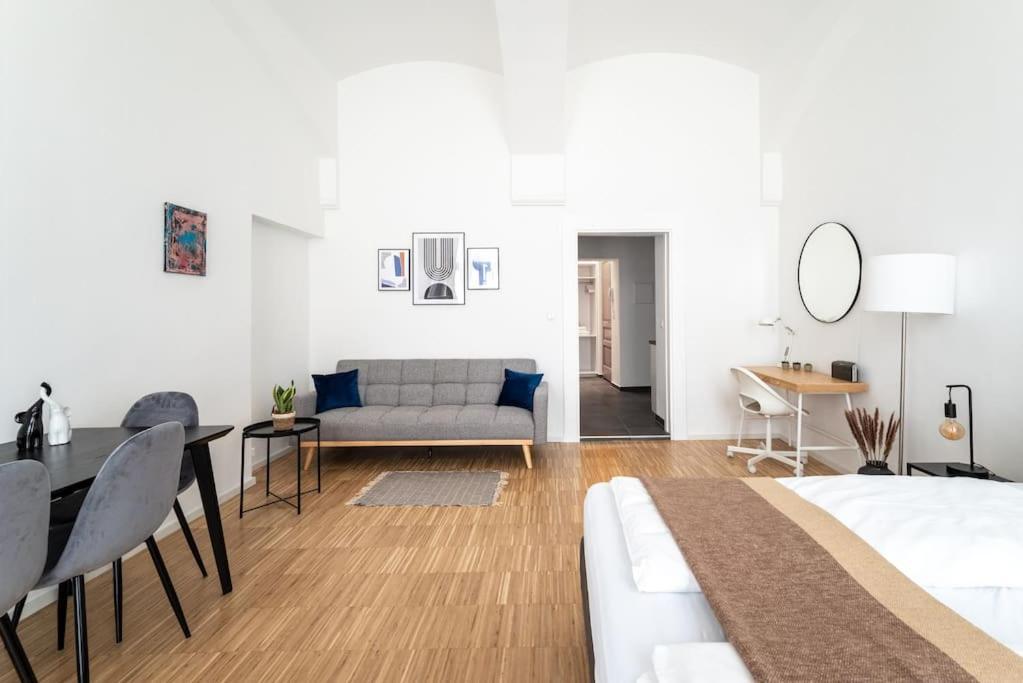 Neat Steps To Center By Hm Appartement Wenen